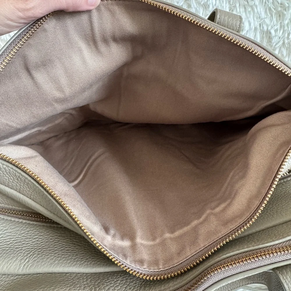 Cuyana triple zipper overnight bag - Picture 13 of 14